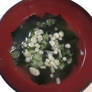 熱湯を注ぐだけ！あげ玉わかめの、柚子こしょうスープ